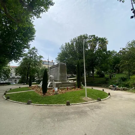 Calme Et Familial